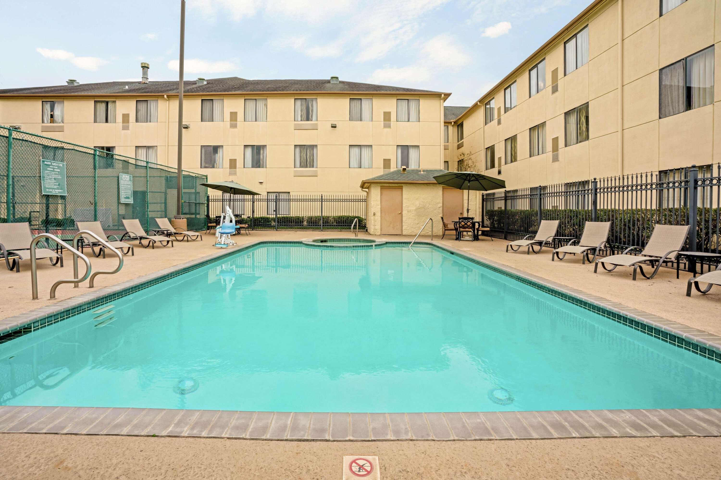 La Quinta Inn & Suites By Wyndham The Woodlands Spring Luaran gambar